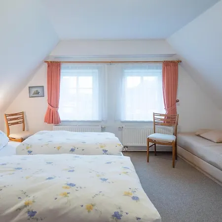 Direkt Am Deich - Ferienwohnung Amrum Im Gaestehaus Am Badedeich Dagebuell Exterior photo